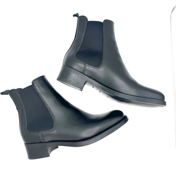 La Canadienne Sorento Black Leather Chelsea Ankle Boots Sz 8.5M Classic Style - Picture 1 of 9